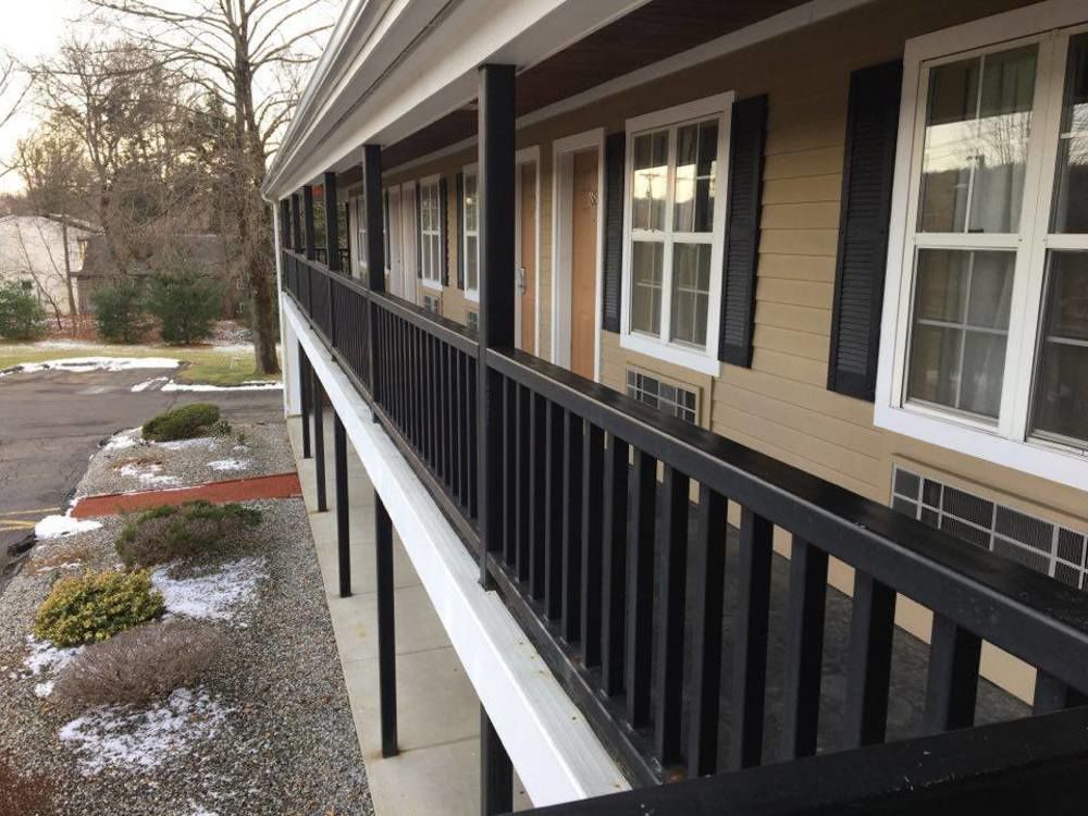 Newbury Inn Brookfield Ngoại thất bức ảnh