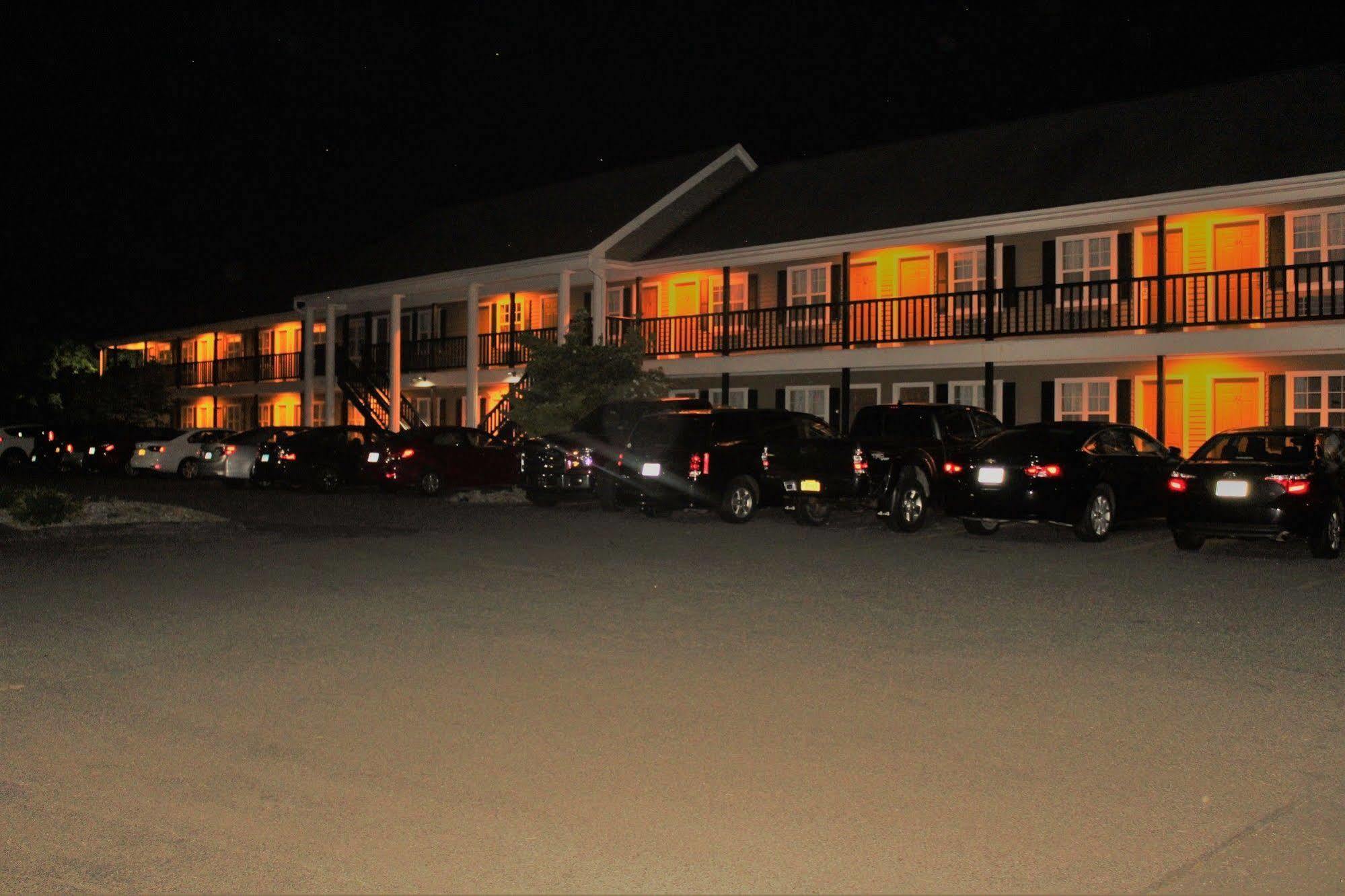 Newbury Inn Brookfield Ngoại thất bức ảnh